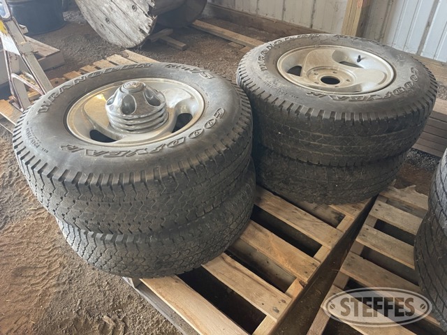 (4) 245/75R16 tires & rims
